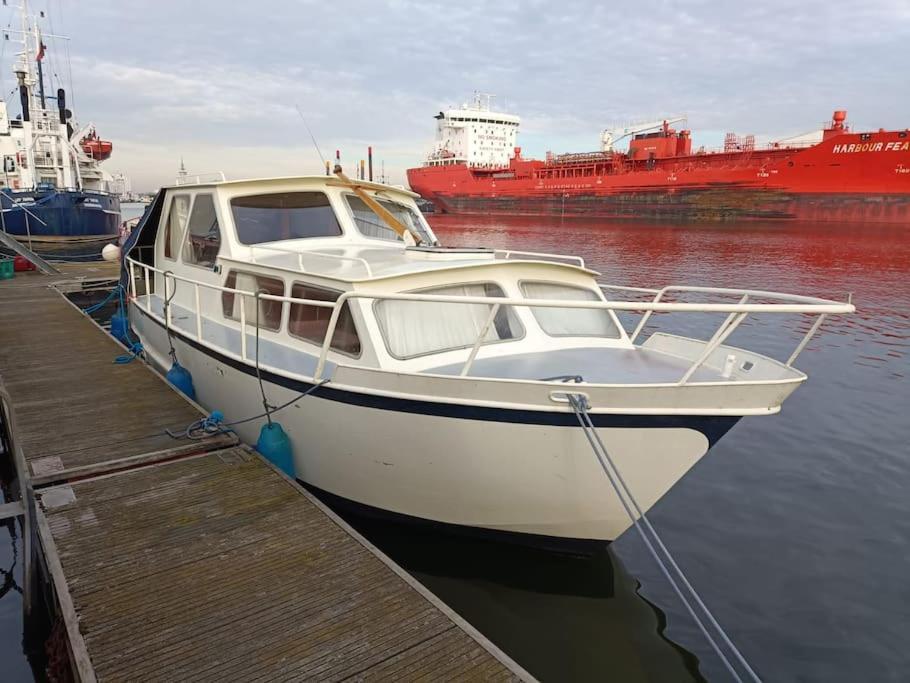 Suesses Motorboot - Bremen Ueberseestadt 외부 사진