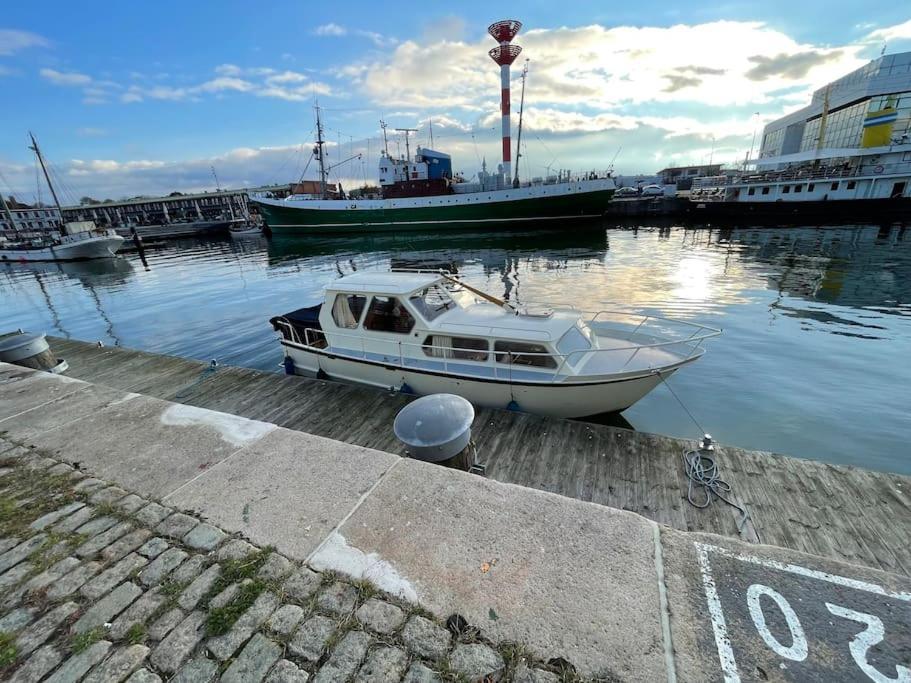 Suesses Motorboot - Bremen Ueberseestadt 외부 사진