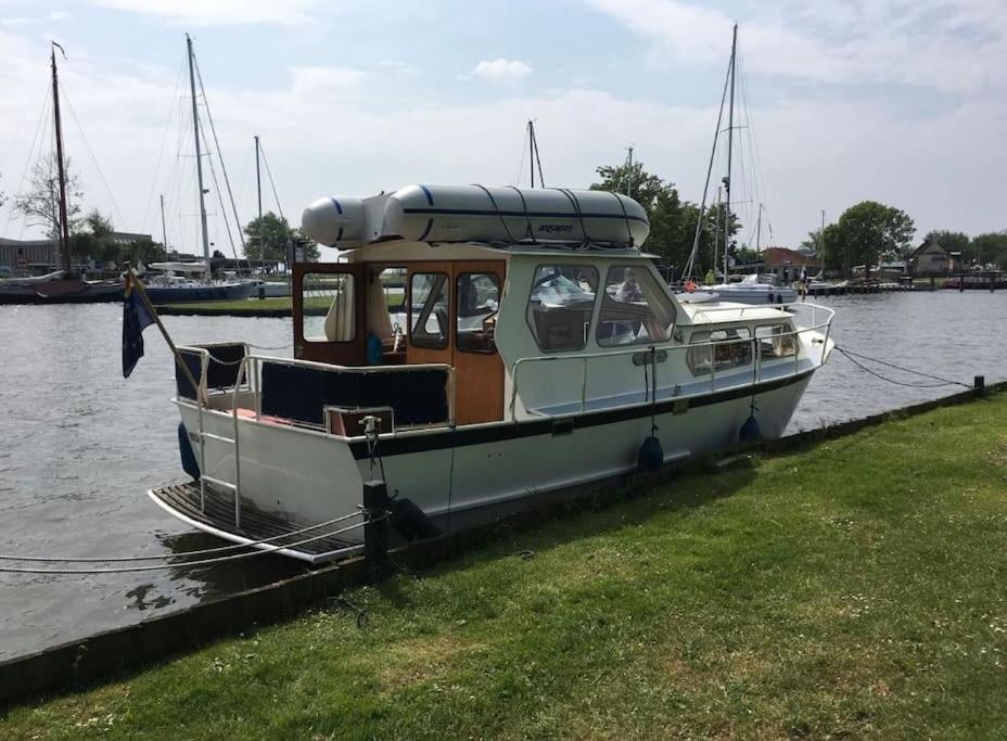Suesses Motorboot - Bremen Ueberseestadt 외부 사진