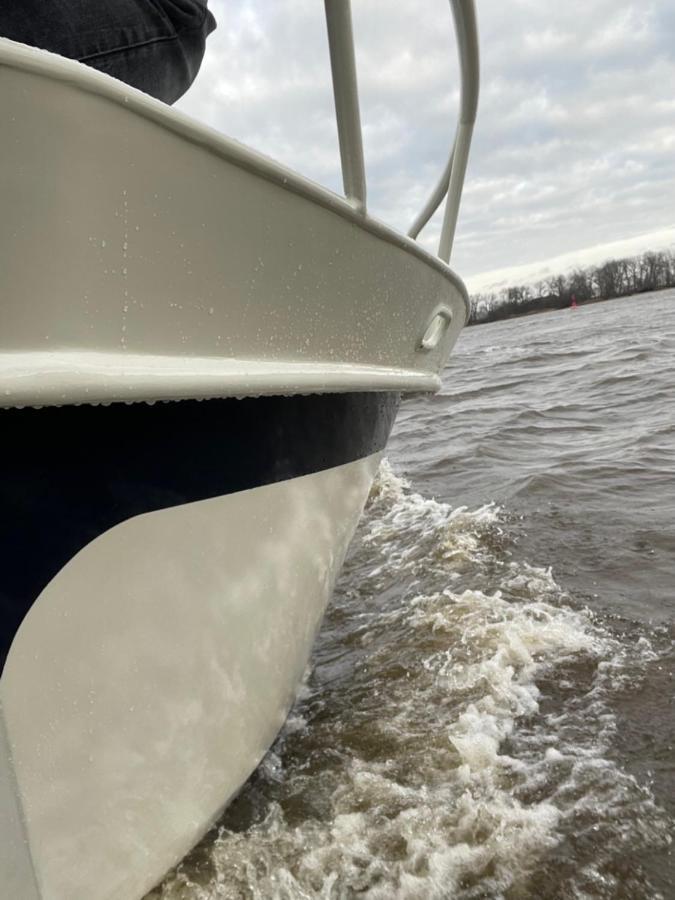 Suesses Motorboot - Bremen Ueberseestadt 외부 사진