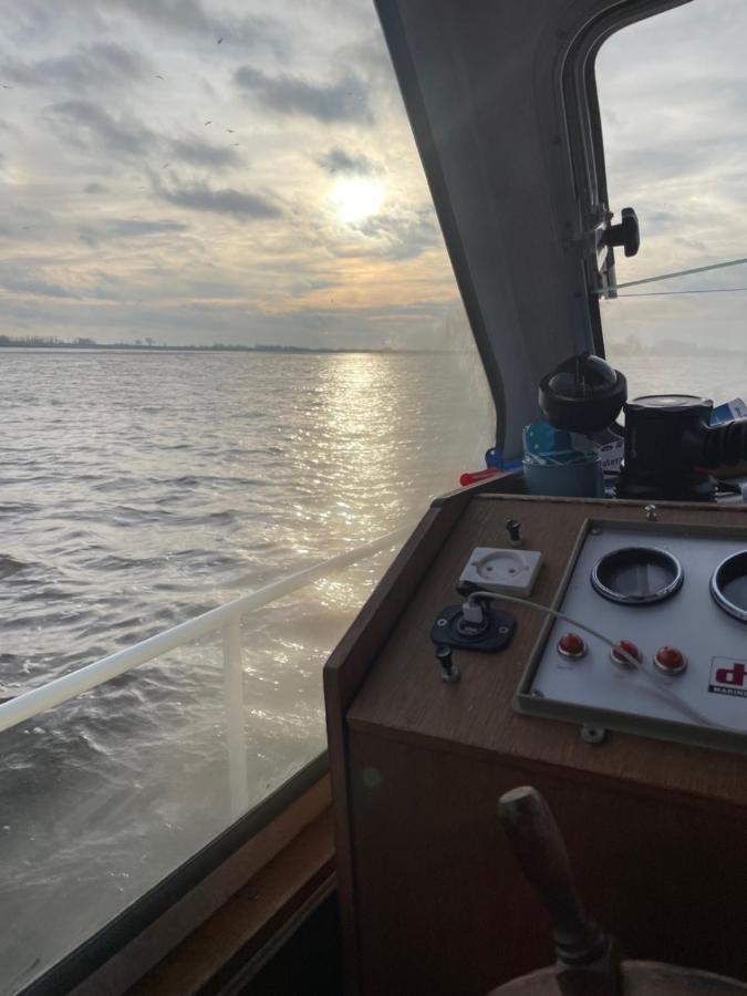 Suesses Motorboot - Bremen Ueberseestadt 외부 사진